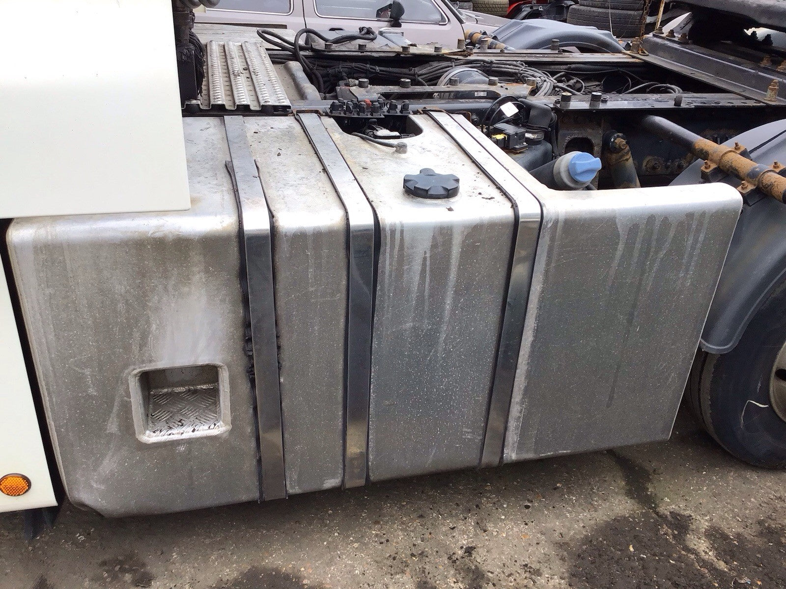 MAN TGX COMBINATION DIESEL TANK OIL TANK ALUMINIUM WITH BRACKETS