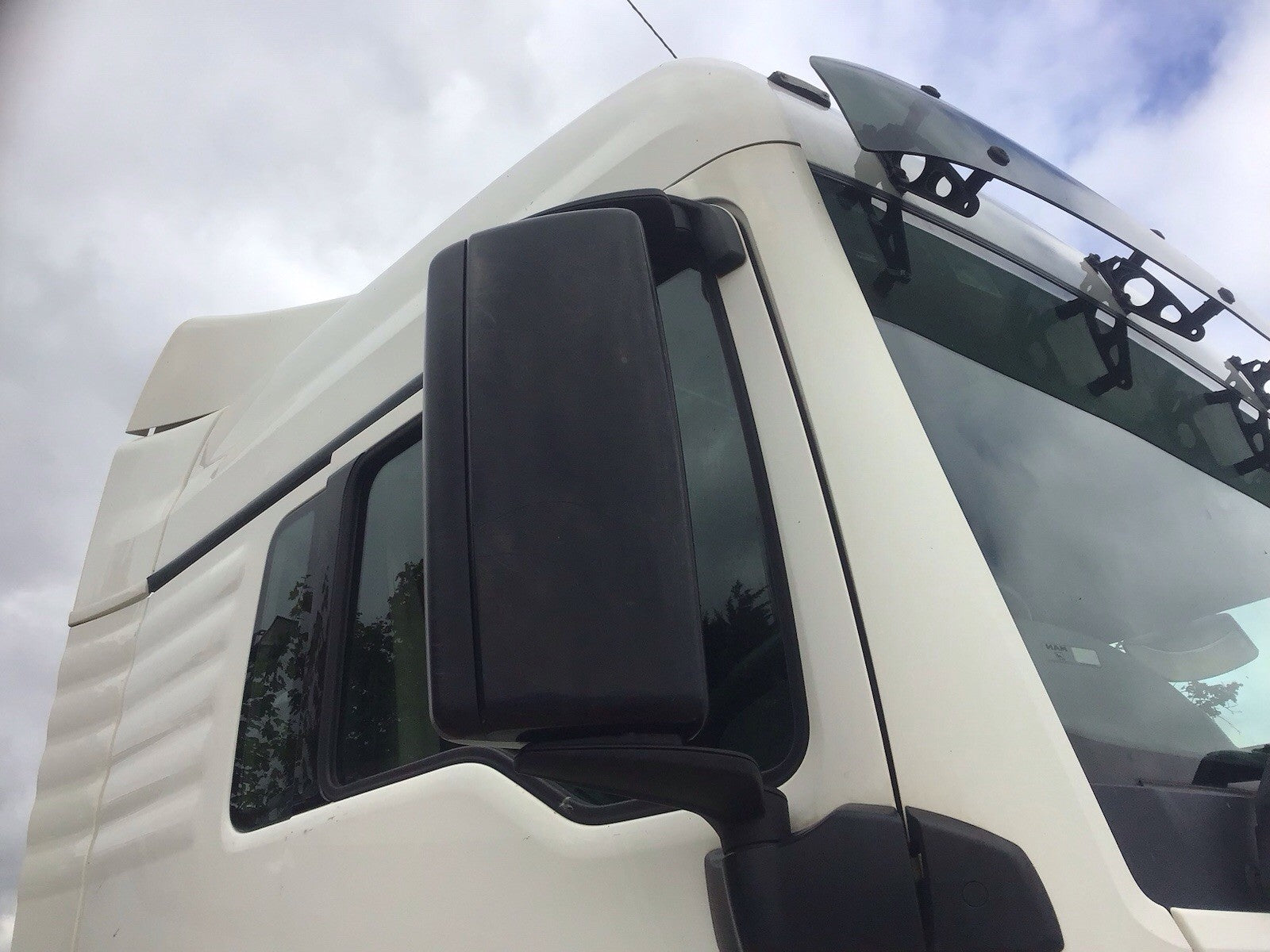 MAN TGX 24.460 DRIVER SIDE O/S DOOR MIRROR 2016-2019