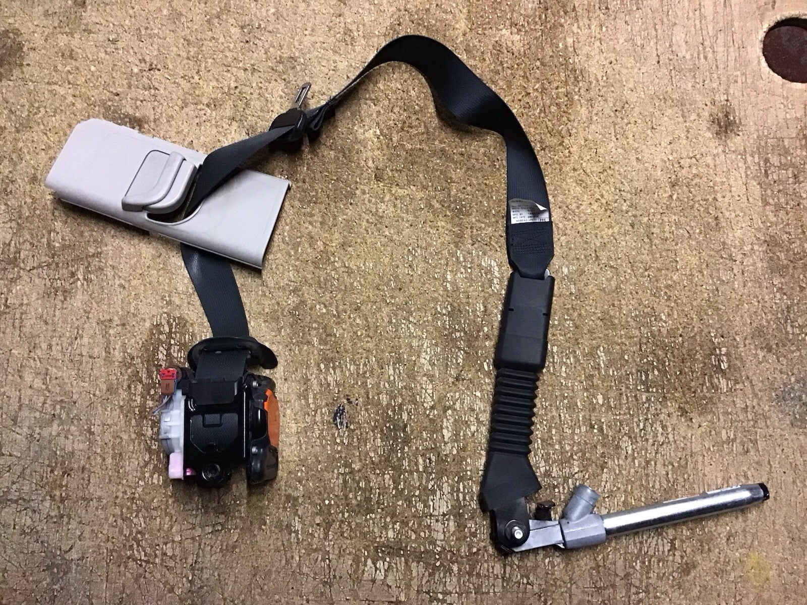 NISSAN QASHQAI J11E FRONT SEAT BELT PRETENSIONER DRIVERS SIDE 86884 4EA1A
