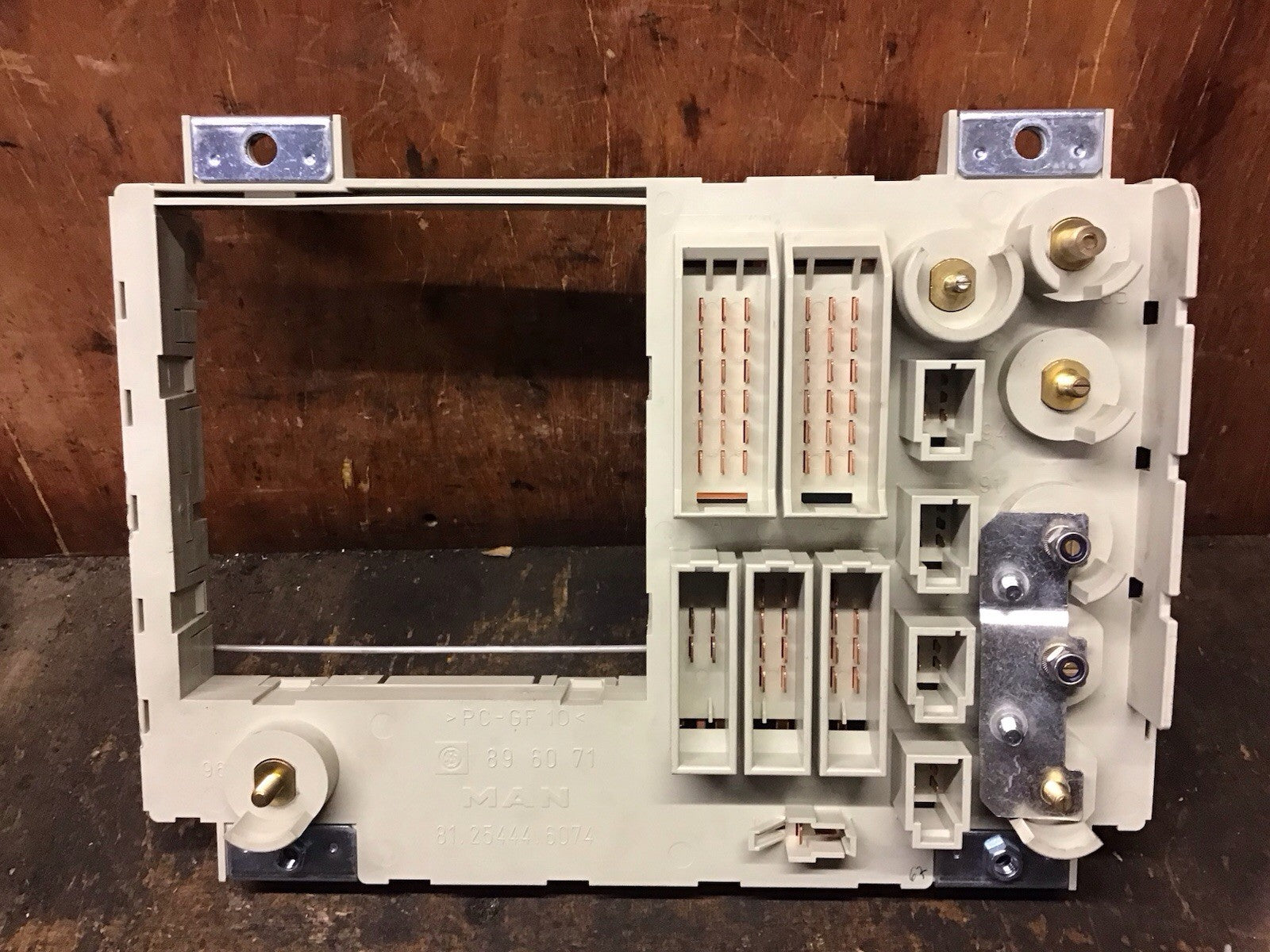 MAN TGX TGS FUSE BOX 81.25444.6074 EURO 6 2015-2020