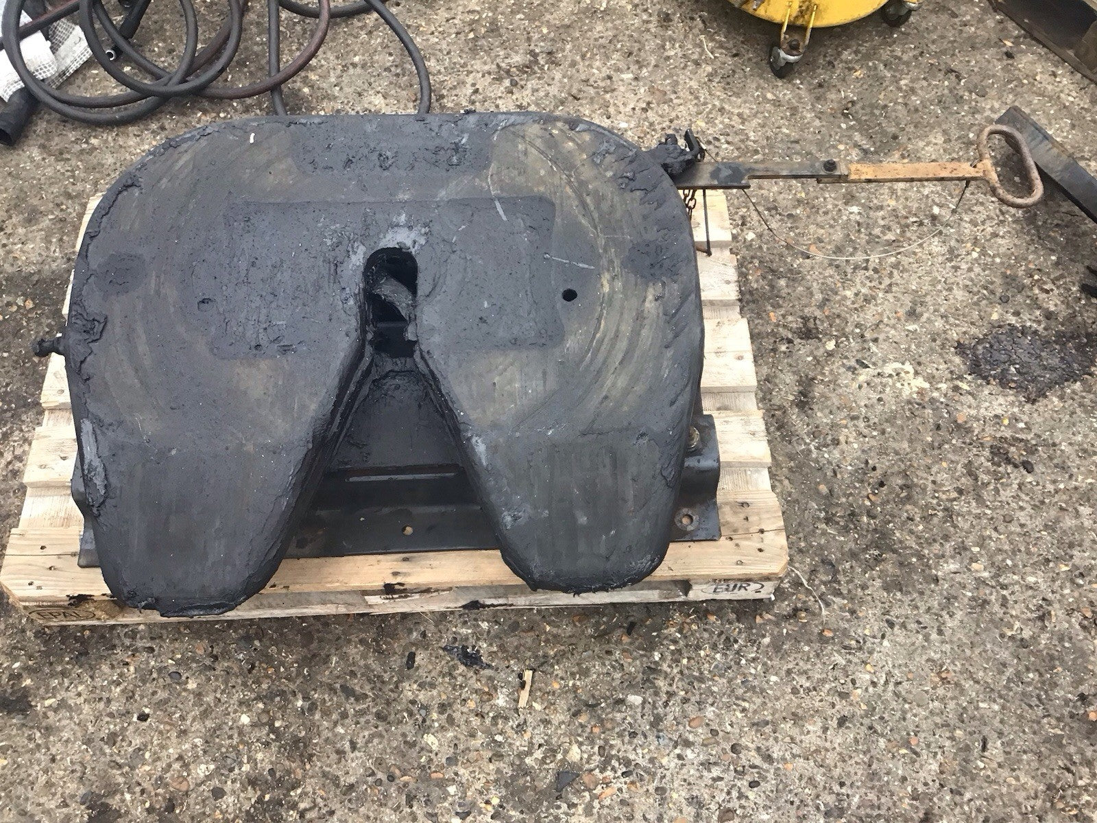 JOST FIFTH WHEEL MAN TGX TGS MOUNTING PLATE INCLUDED