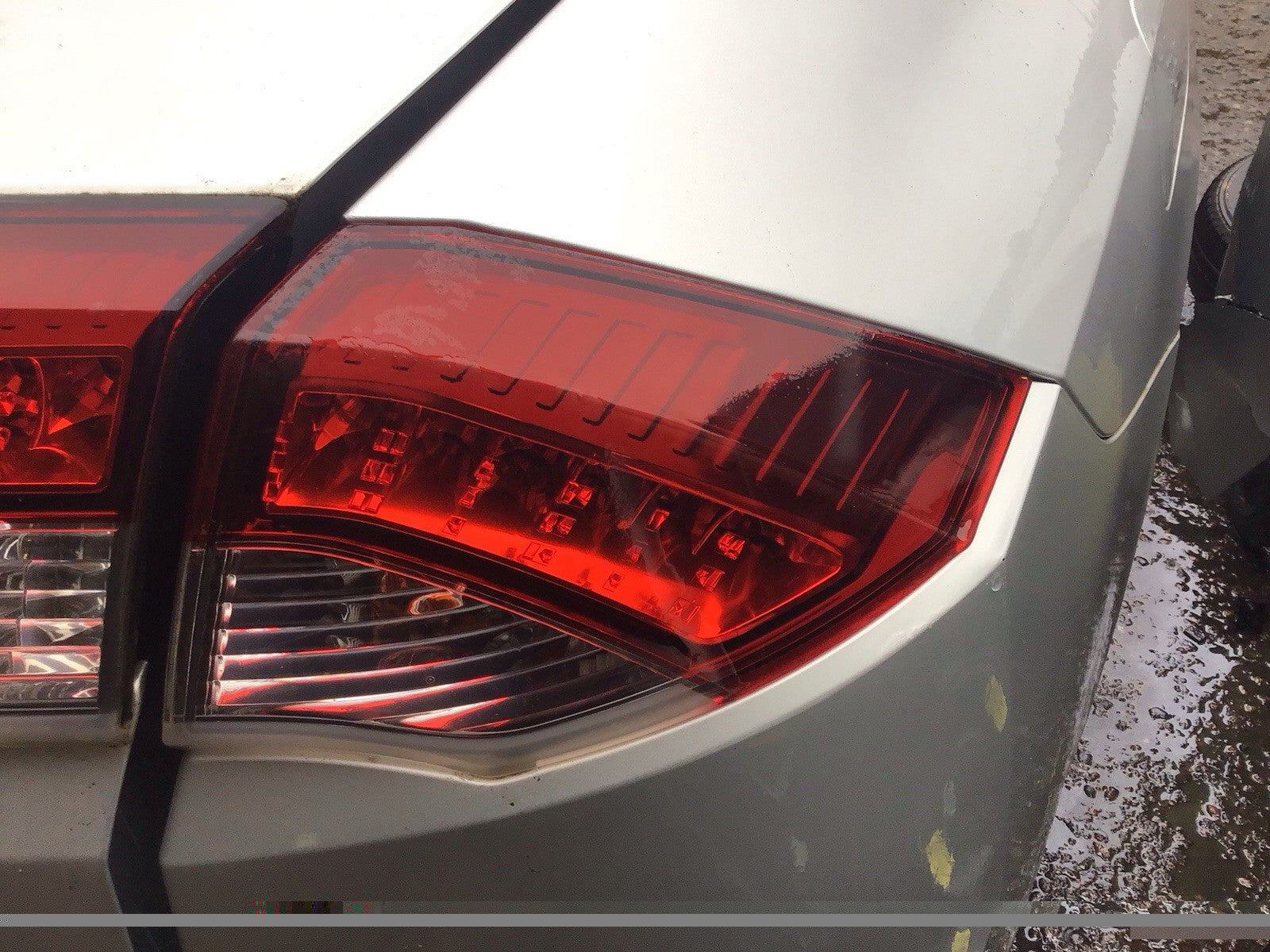 RENAULT LAGUNA MK3 DRIVERS SIDE O/S REAR LIGHT 4 DOOR SALOON 2007-2015