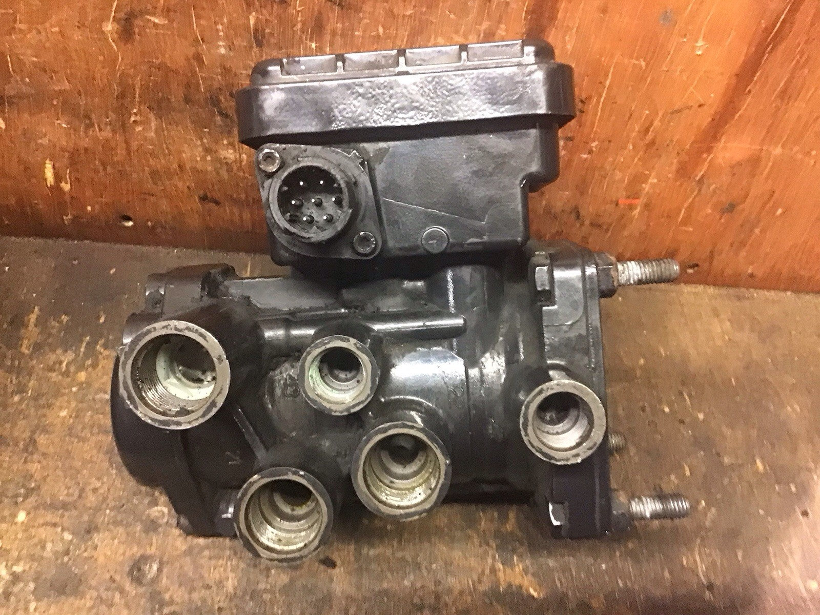 MAN TGX TGS EBS MODULATOR VALVE TRAILER 81.52301-6213 KNORR-BREMSE 2015-2020