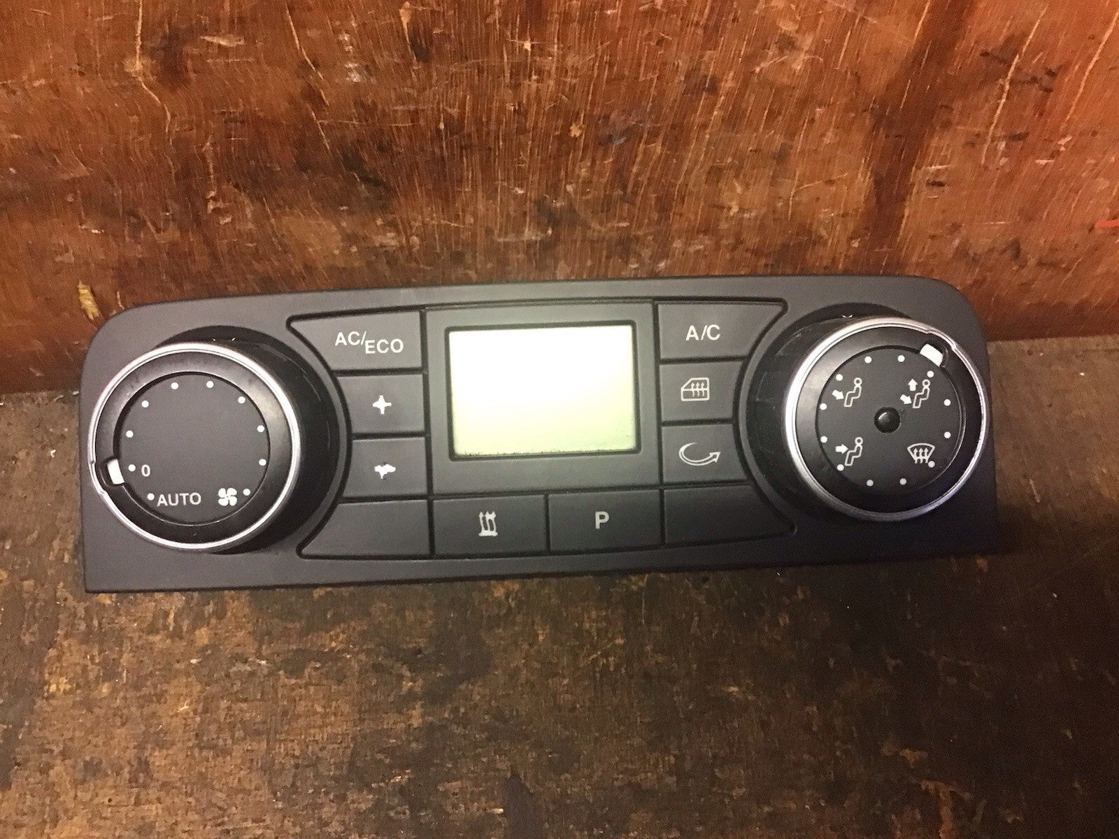 81.61990.6105 CAB HEATER SWITCH PANEL MAN TGX TGS 2014-2020