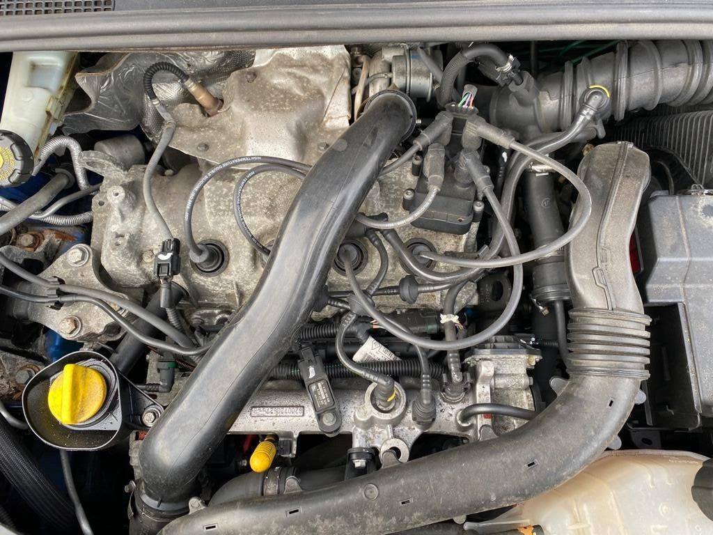 RENAULT CLIO MK3 1.2 TURBO PETROL ENGINE CODE D4F 784 58000 MILES 2006-2012