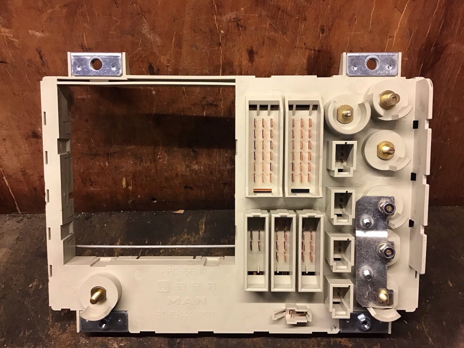 MAN TGX TGS FUSE BOX 81.25444.6074 EURO 6 2015-2020