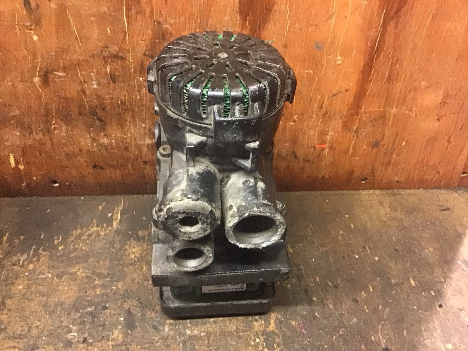 MAN TGX TGS EBS MODULATOR VALVE 81.52106-6067/004 K050211 FRONT RIGHT 2015-2020