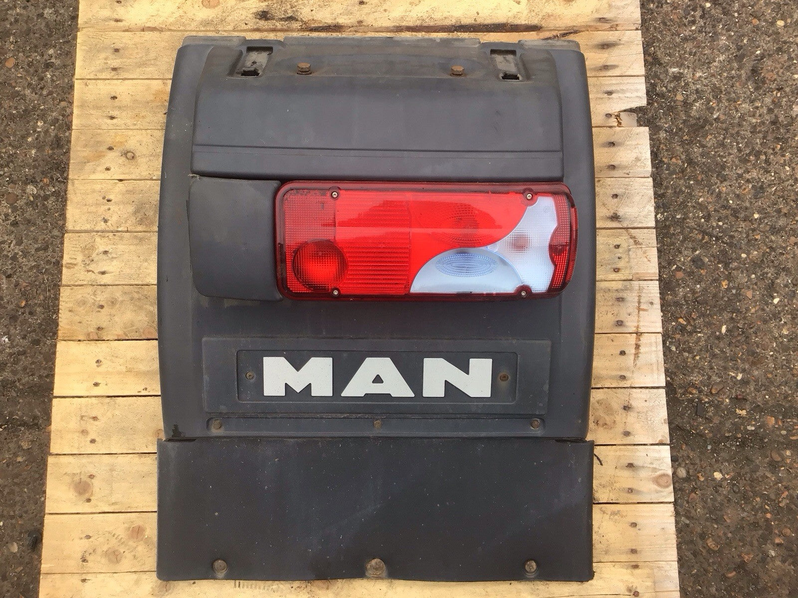 MAN TGX TGS REAR WING MUD GUARD REAR RIGHT 2014-2020