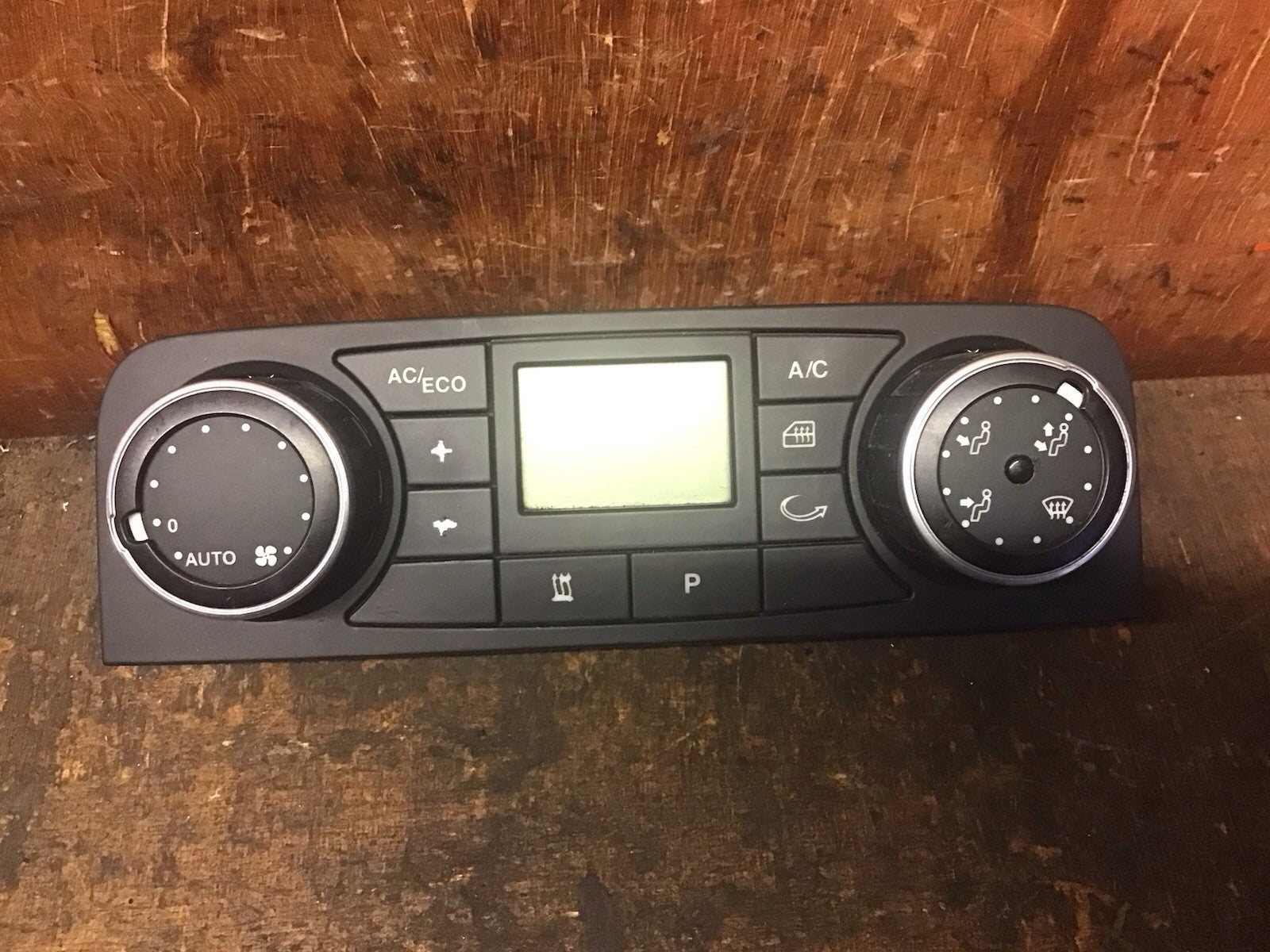 81.61990.6105 CAB HEATER SWITCH PANEL MAN TGX TGS 2014-2020