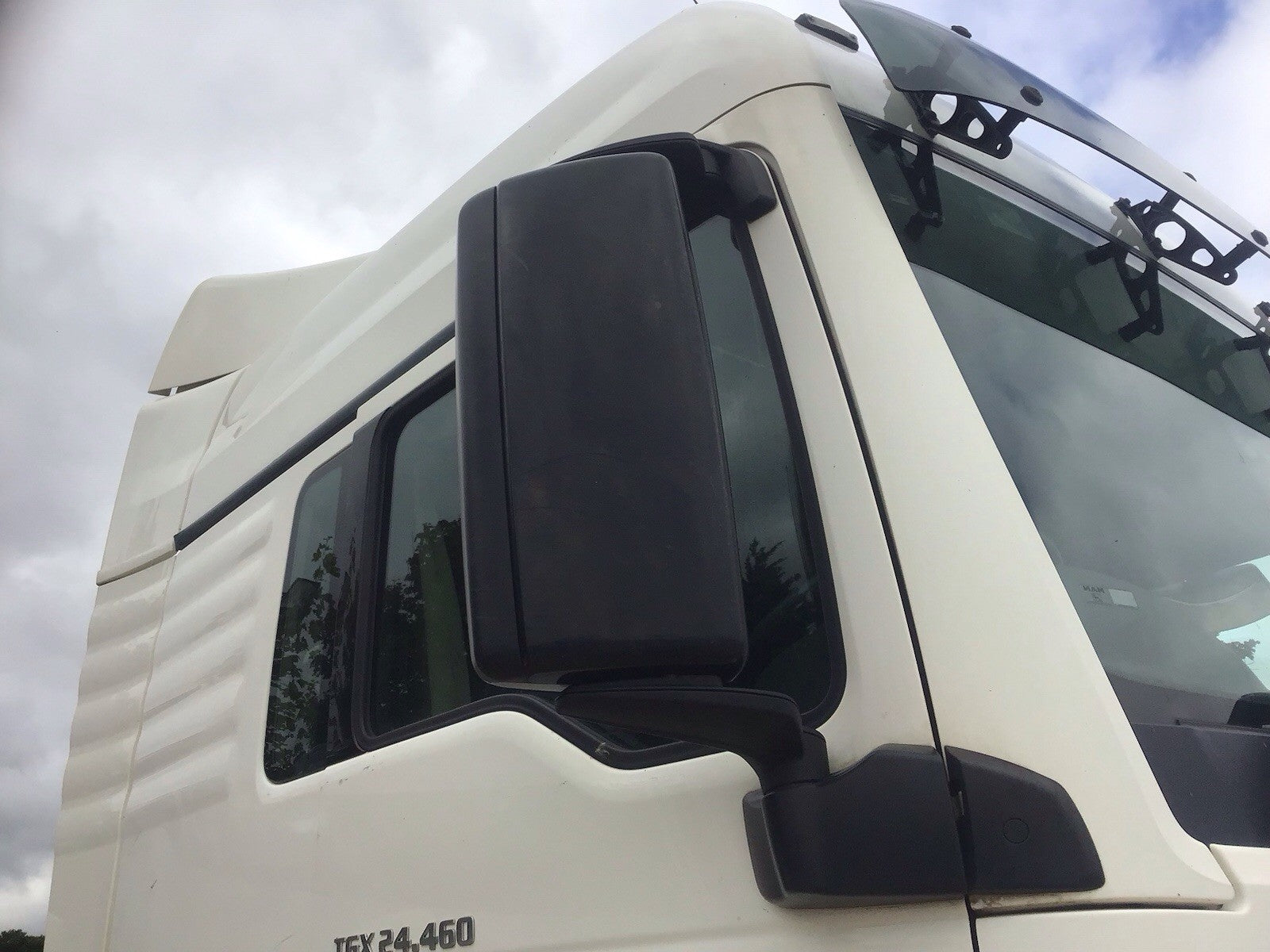 MAN TGX 24.460 DRIVER SIDE O/S DOOR MIRROR 2016-2019