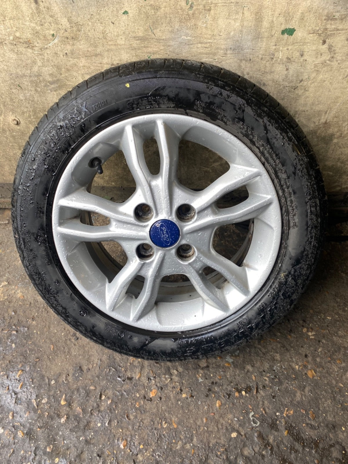 FORD FIESTA MK7 ALLOY WHEEL 15" TYRE 195X55X15 E1BJ-1007-AA 2013-2017