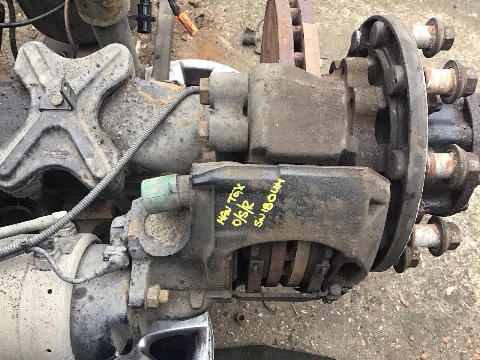 MAN TGX TGS DRIVERS SIDE REAR BRAKE CALIPPER AND CARRIER 2015-2020