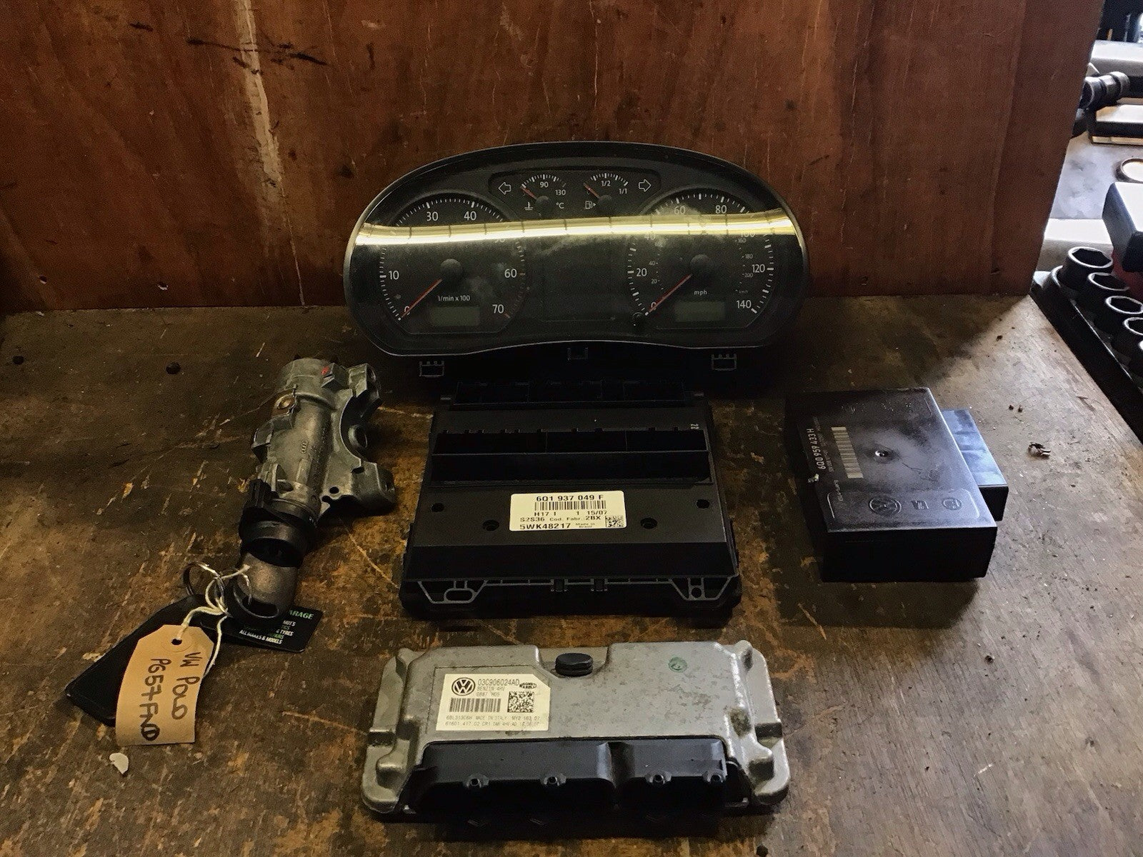 VOLKSWAGEN POLO 9N3 1.4 PETROL ECU KIT 03C906024AD BUD 2005-2009