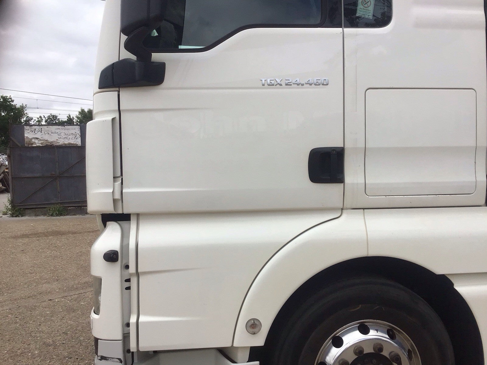 MAN TGX 24.460 PASSENGER SIDE N/S DOOR IN WHITE WITHOUT MIRROR 2016-2019