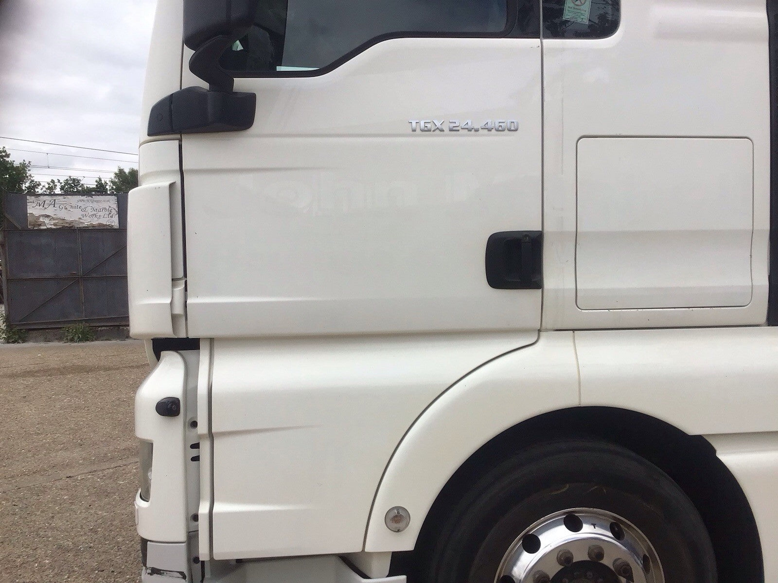 MAN TGX 24.460 PASSENGER SIDE N/S DOOR IN WHITE WITHOUT MIRROR 2016-2019