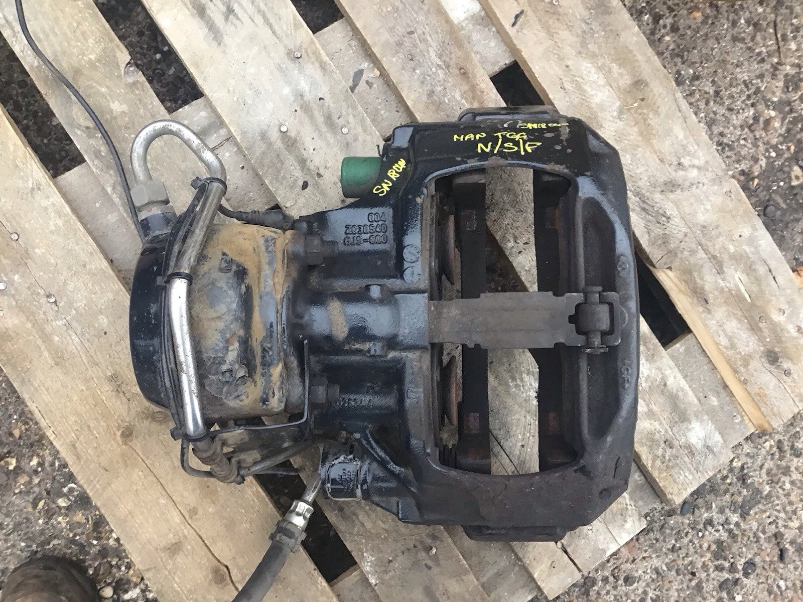 MAN TGX TGS PASSENGER SIDE FRONT BRAKE CALIPPER AND CARRIER 2015-2020