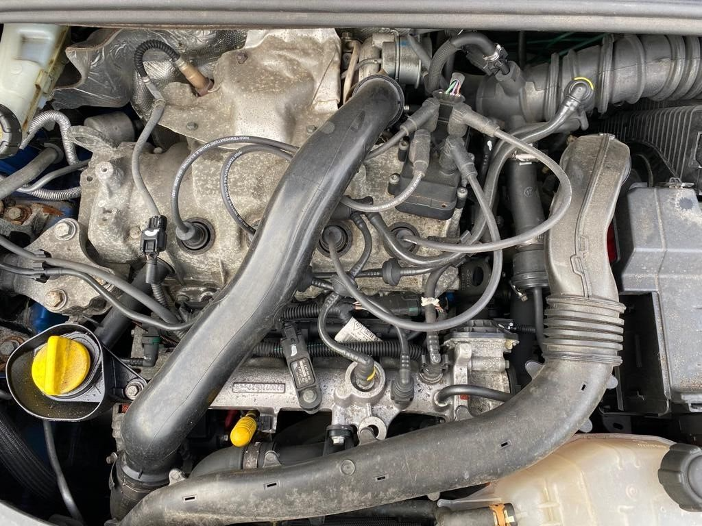 RENAULT CLIO MK3 1.2 TURBO PETROL ENGINE CODE D4F 784 58000 MILES 2006-2012