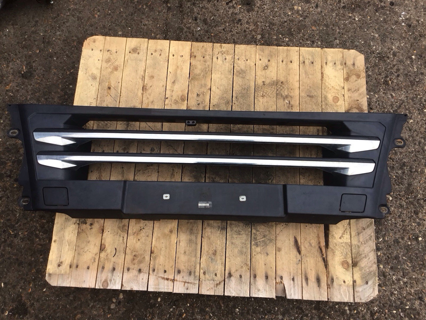 MAN TGX TGS 24.460 FRONT BUMPER GRILL CROME 81416106952 2015-2020