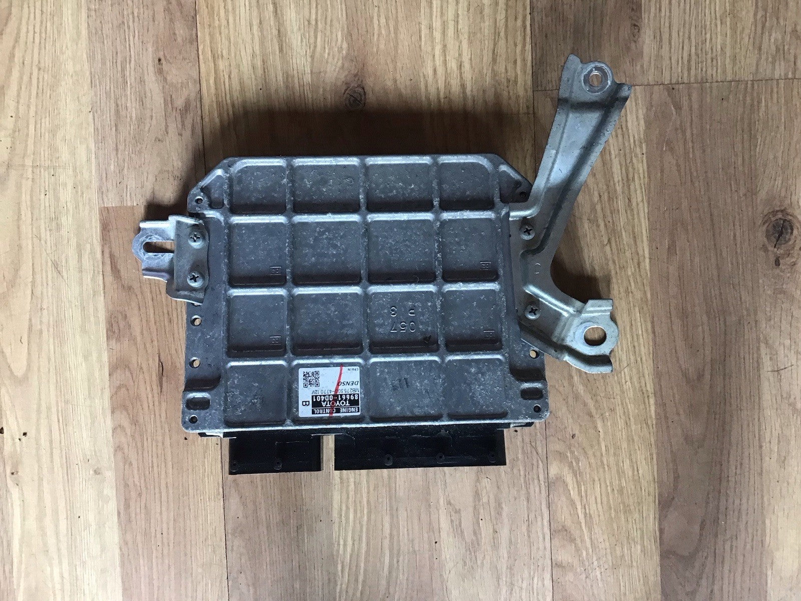TOYOTA YARIS MK 1.3 PETROL ENGINE CONTROL UNIT ECU 89661-0D401  2006-2011