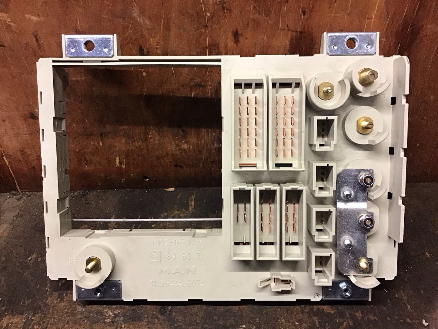MAN TGX TGS FUSE BOX 81.25444.6074 EURO 6 2015-2020