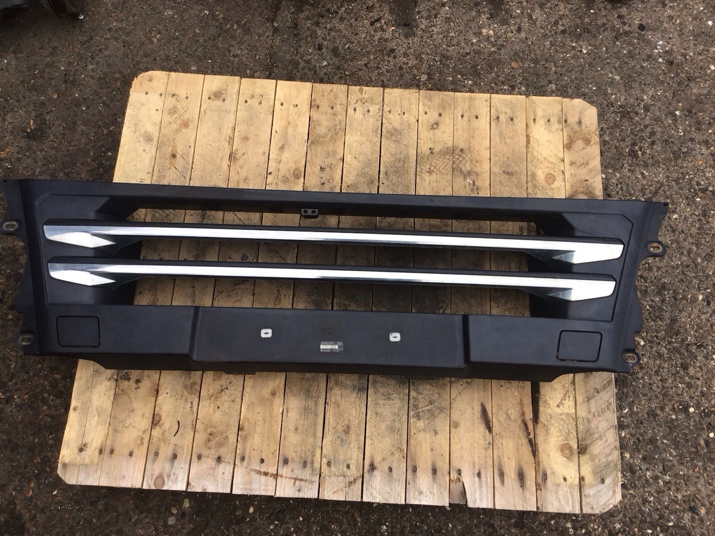 MAN TGX TGS 24.460 FRONT BUMPER GRILL CROME 81416106952 2015-2020