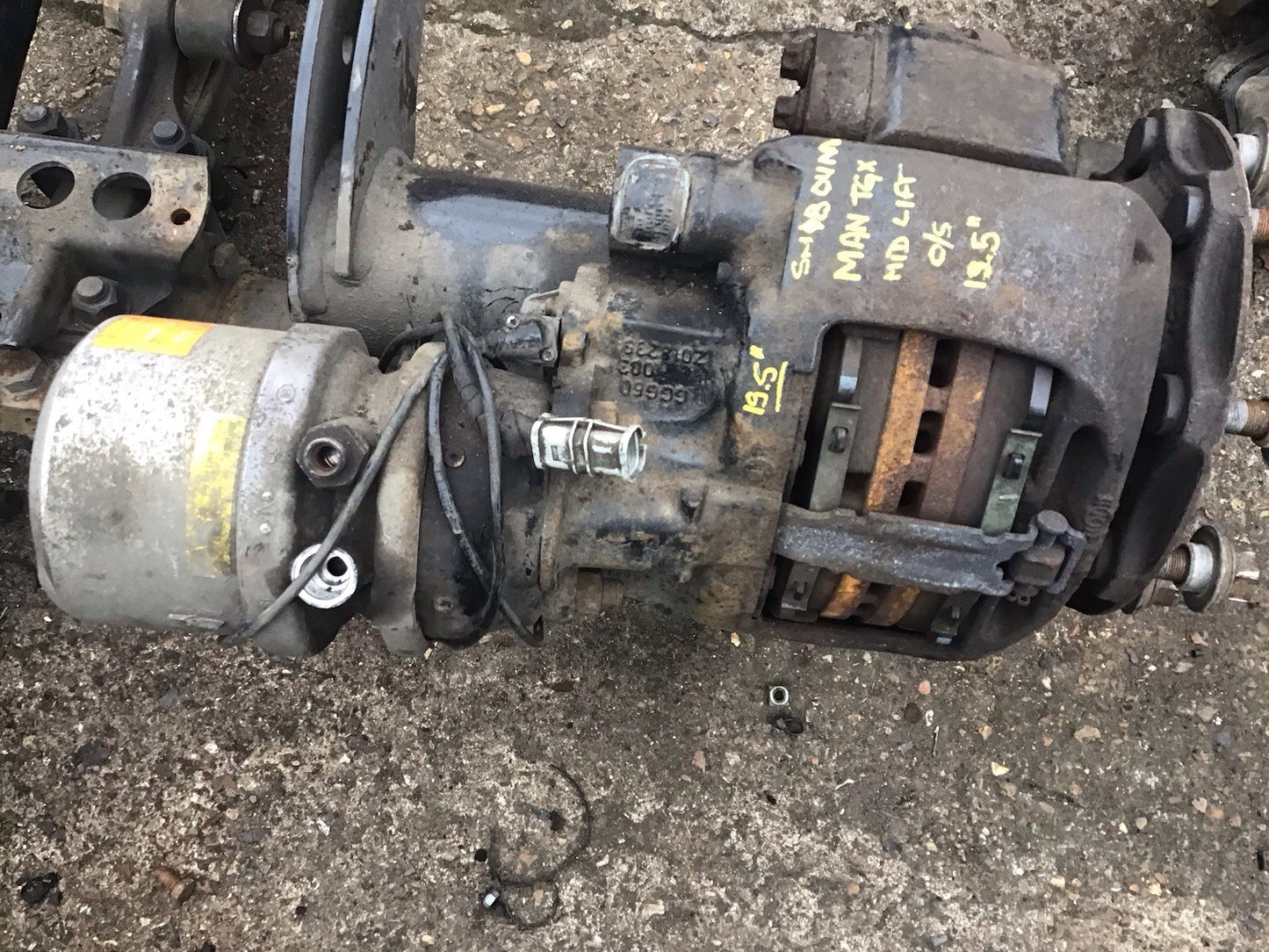 MAN TGX TGS MIDLIFT AXLE BRAKE CALIPPER AND CARRIER 19.5" O/S WHEEL 2015-2020