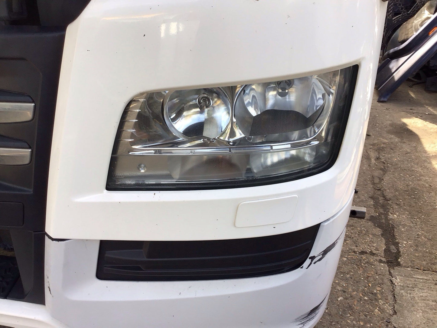 MAN TGX TGS 24.460 DRIVER SIDE O/S HEADLIGHT 2015-2020