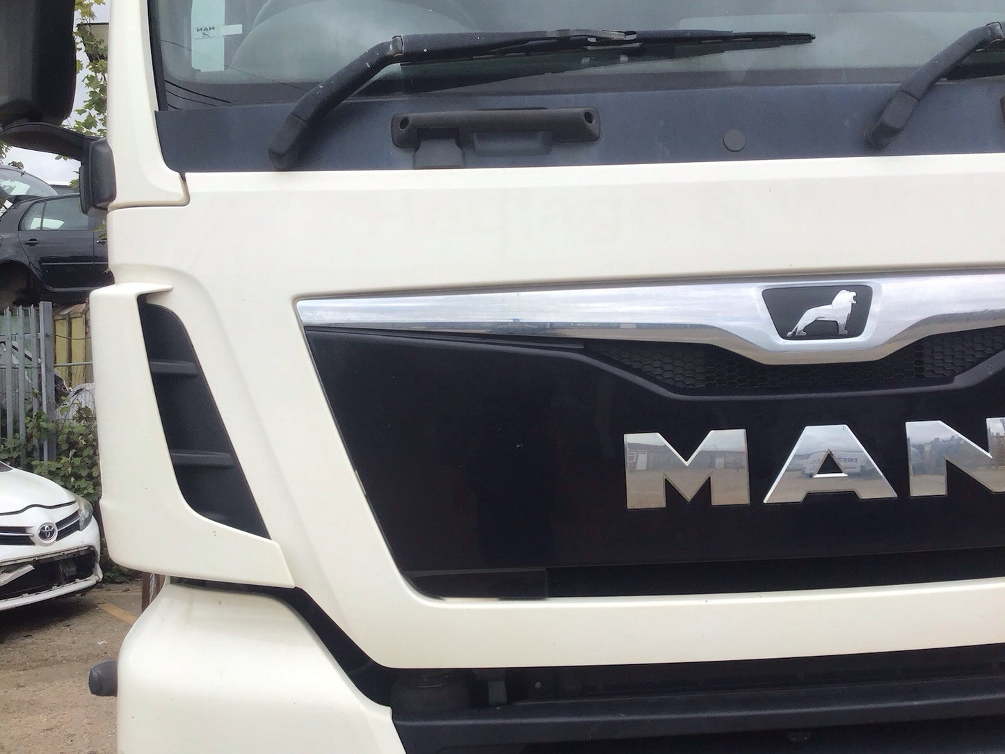 MAN TGX 24.460 BONNET IN WHITE 2016-2019