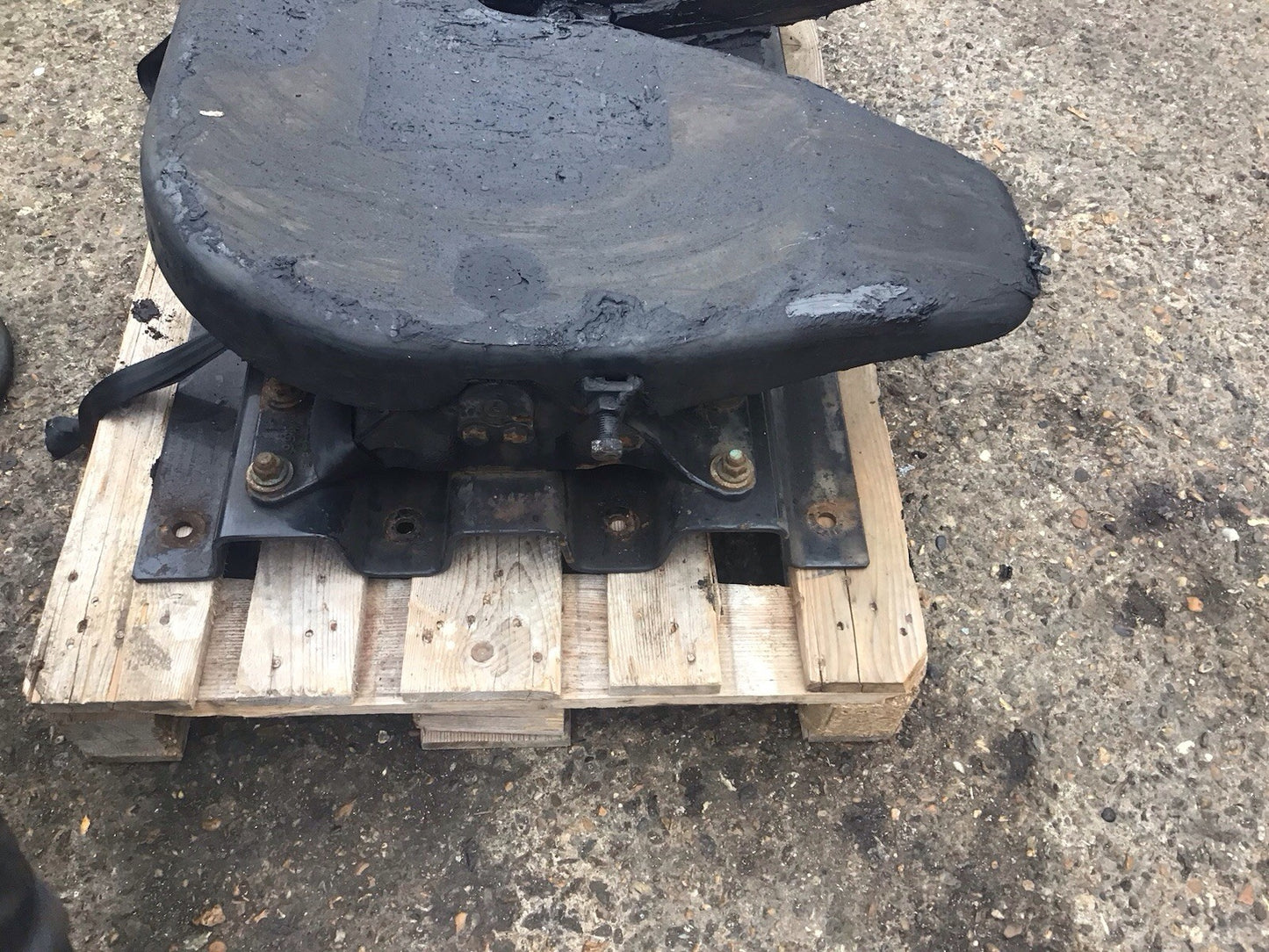 JOST FIFTH WHEEL MAN TGX TGS MOUNTING PLATE INCLUDED