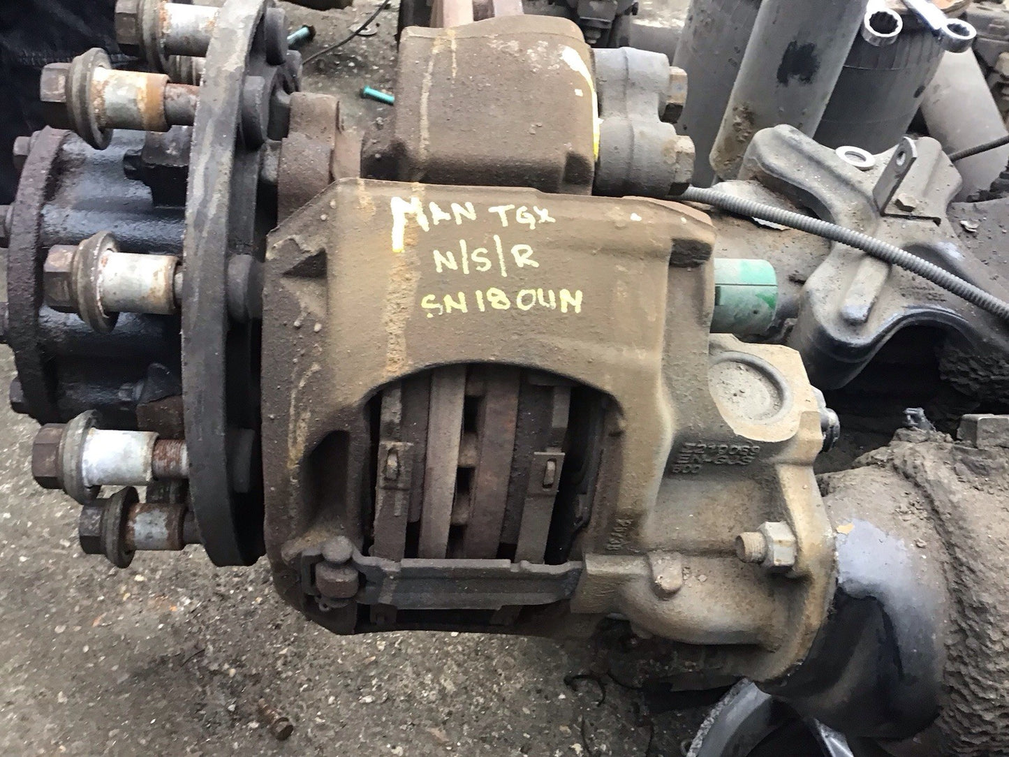 MAN TGX TGS PASSENGER'S SIDE REAR BRAKE CALIPPER AND CARRIER 2015-2020