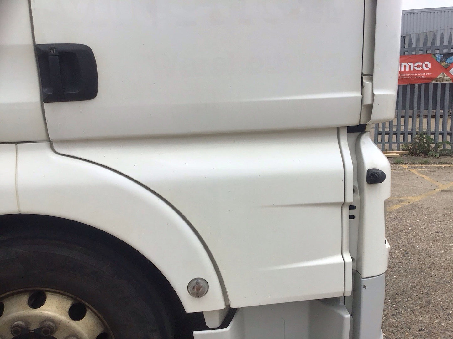 MAN TGX 24.460 DRIVER SIDE O/S DOOR IN WHITE WITHOUT MIRROR 2016-2019