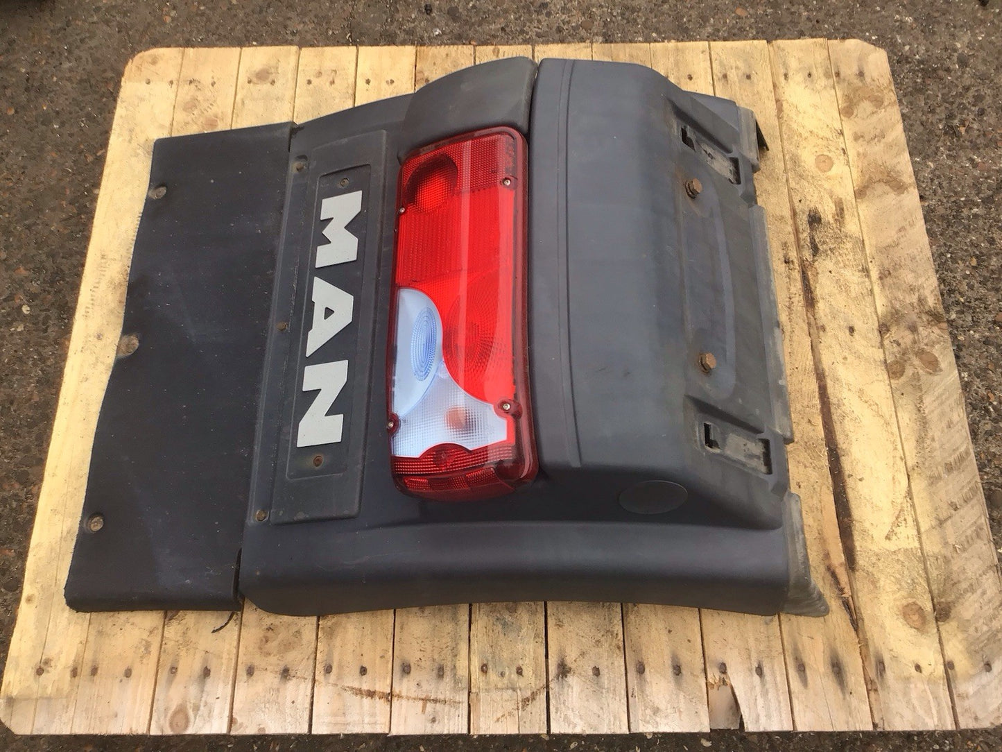 MAN TGX TGS REAR WING MUD GUARD REAR RIGHT 2014-2020
