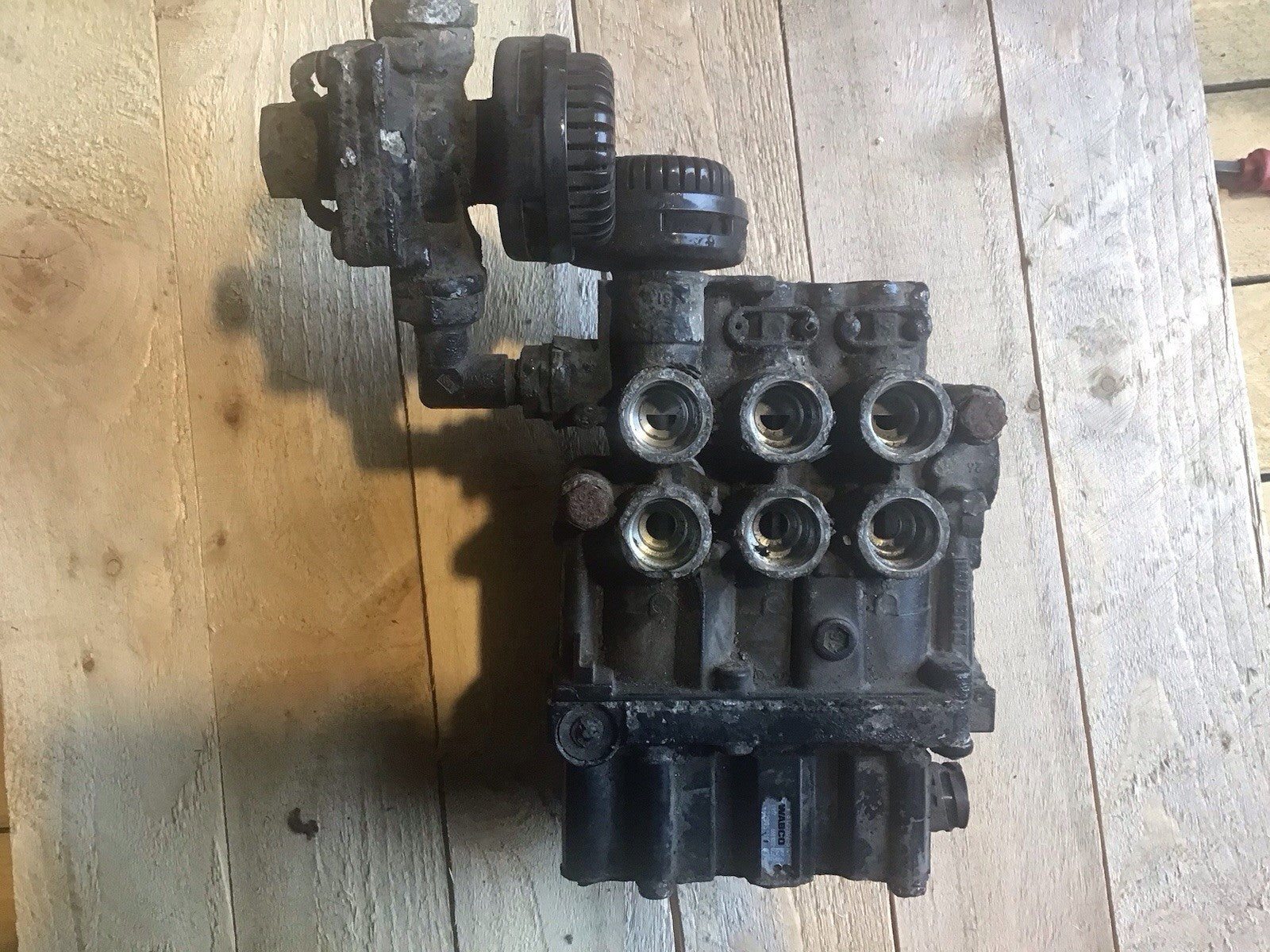 MAN TGX TGS ECAS SOLENOID VALVE 81.25902-6147 WABCO 2015-2020