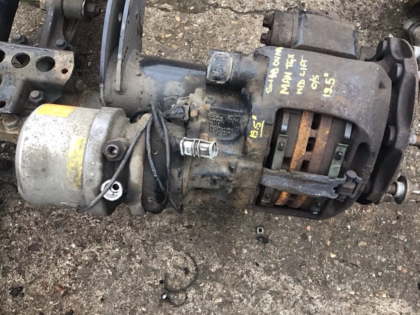 MAN TGX TGS MIDLIFT AXLE BRAKE CALIPPER AND CARRIER 19.5" O/S WHEEL 2015-2020