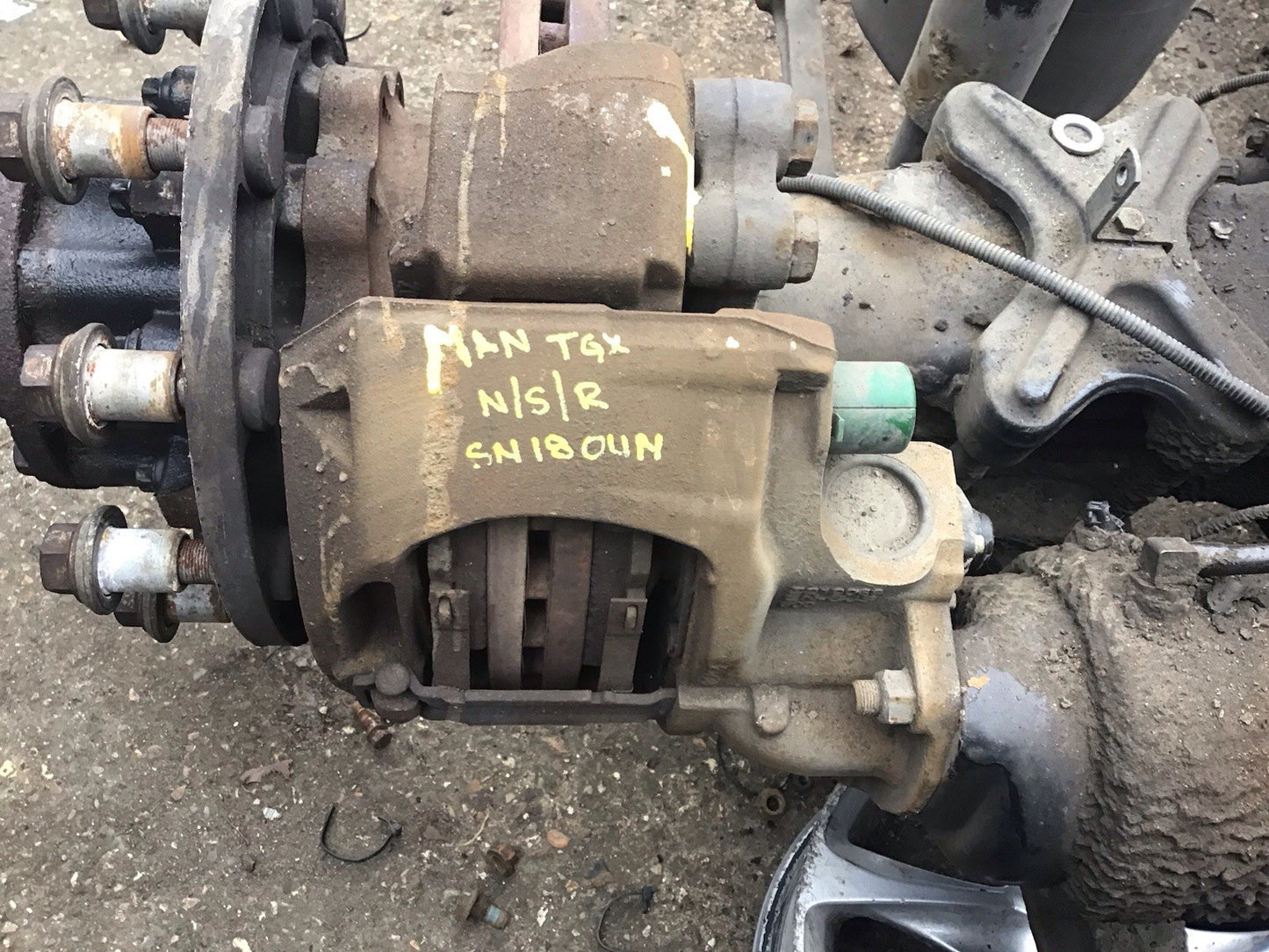 MAN TGX TGS PASSENGER'S SIDE REAR BRAKE CALIPPER AND CARRIER 2015-2020