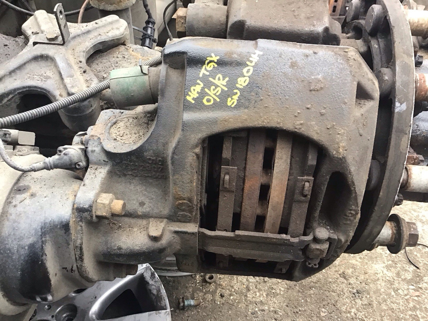 MAN TGX TGS DRIVERS SIDE REAR BRAKE CALIPPER AND CARRIER 2015-2020