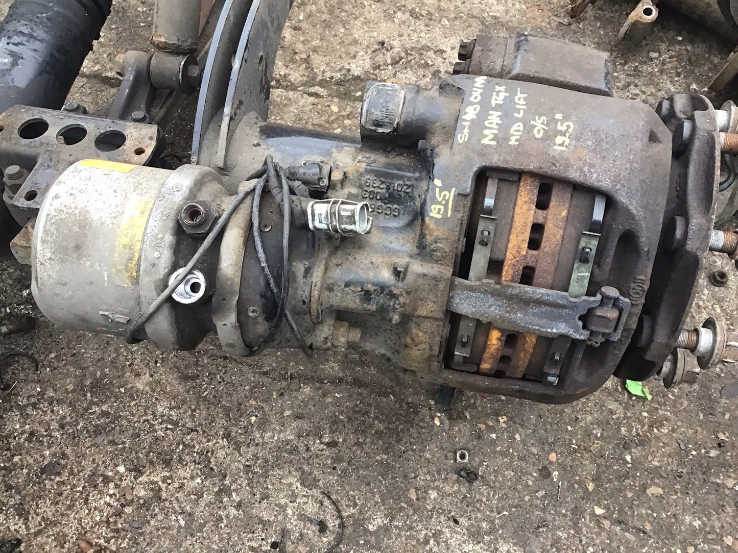 MAN TGX TGS MIDLIFT AXLE BRAKE CALIPPER AND CARRIER 19.5" O/S WHEEL 2015-2020