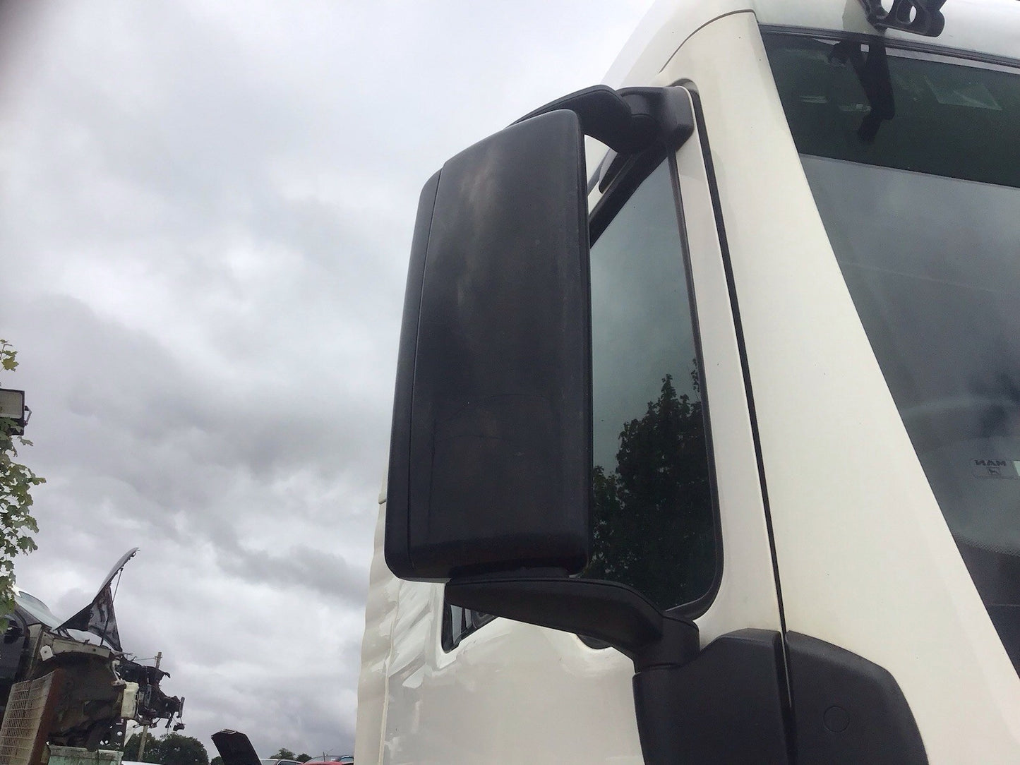 MAN TGX 24.460 DRIVER SIDE O/S DOOR MIRROR 2016-2019
