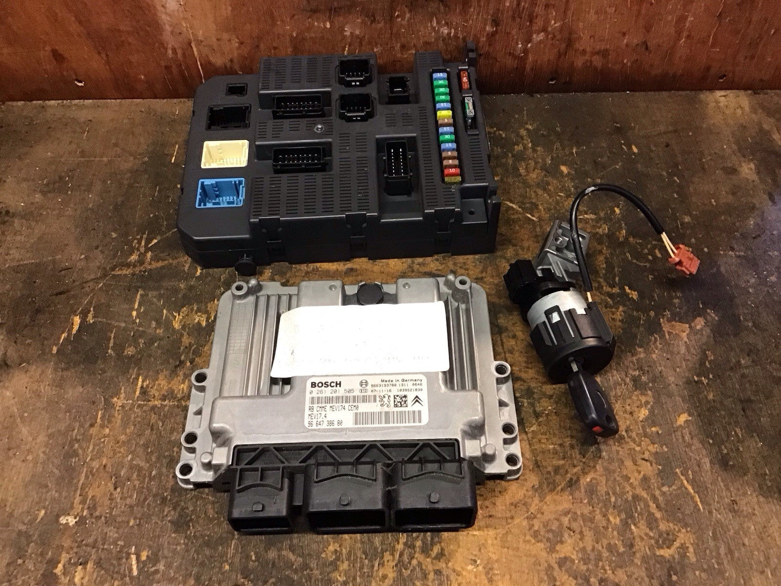 PEUGEOT 308 1.6 PETROL ECU KIT 9664738680 BOSCH  0261201505 5FW  2007-2012