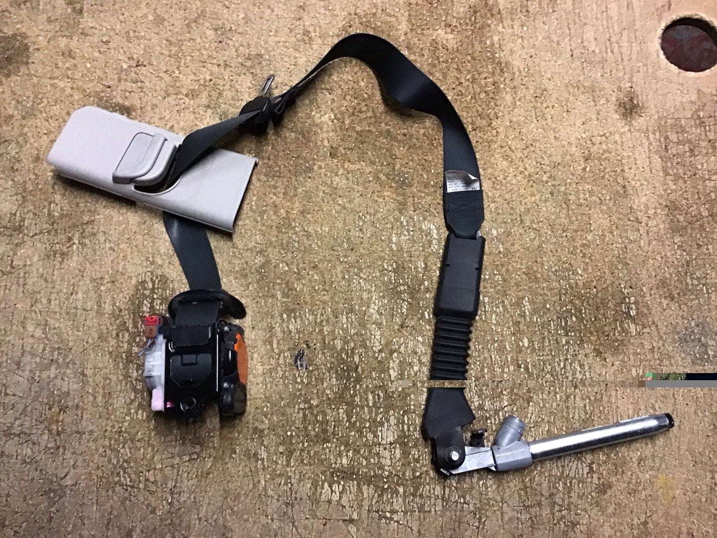 NISSAN QASHQAI J11E FRONT SEAT BELT PRETENSIONER DRIVERS SIDE 86884 4EA1A