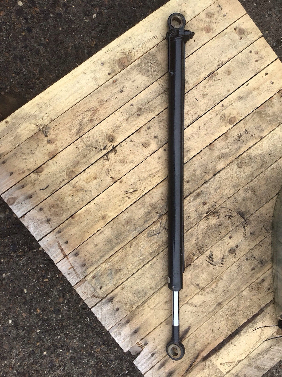 MAN TGX TGS CAB TILT / LIFTING RAM CYLINDER 81.97812.2318 2015-2020