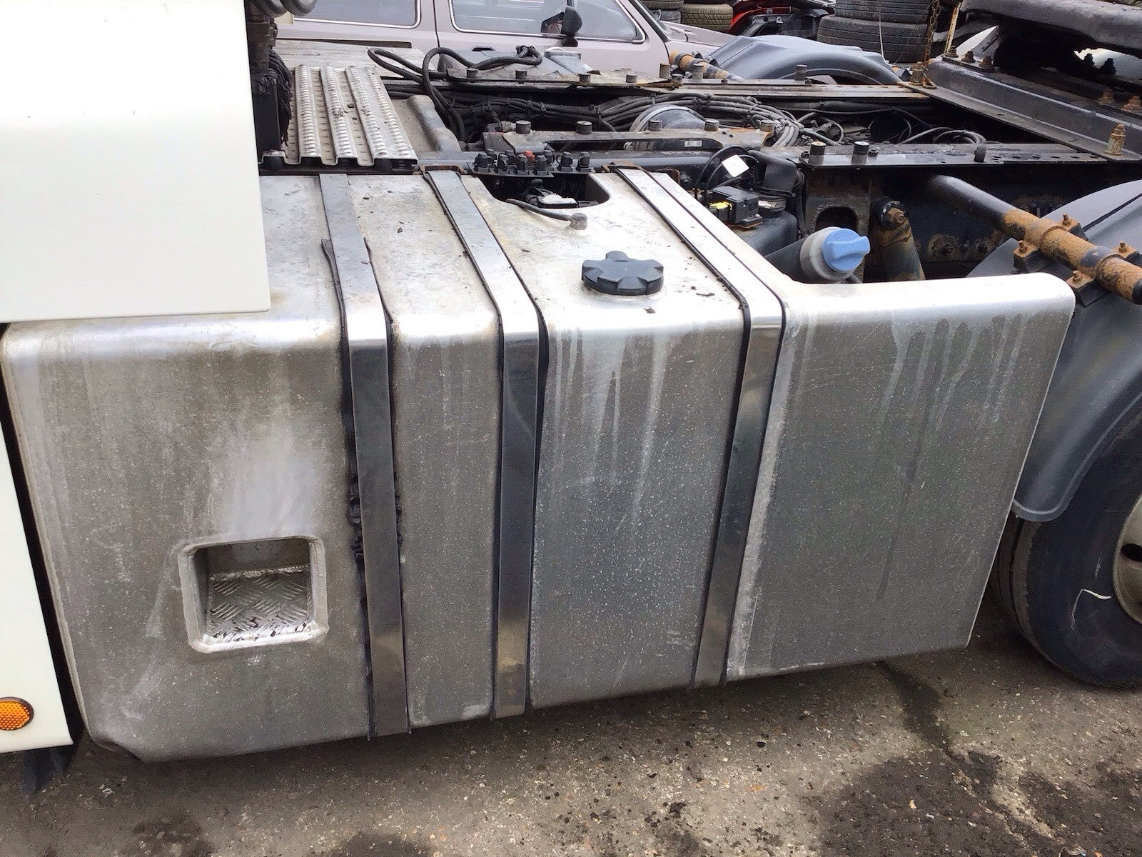 MAN TGX COMBINATION DIESEL TANK OIL TANK ALUMINIUM WITH BRACKETS