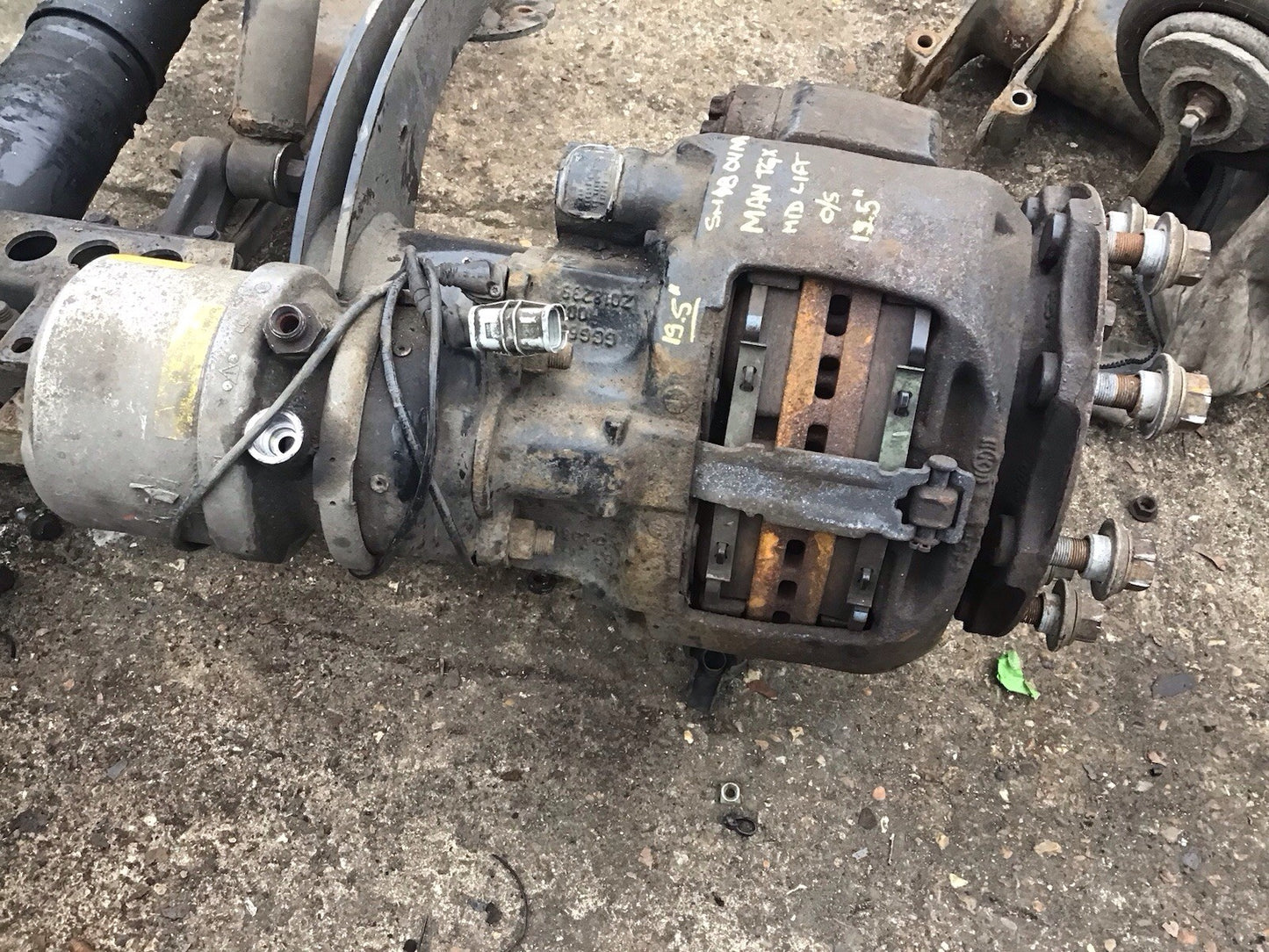 MAN TGX TGS MIDLIFT AXLE BRAKE CALIPPER AND CARRIER 19.5" O/S WHEEL 2015-2020