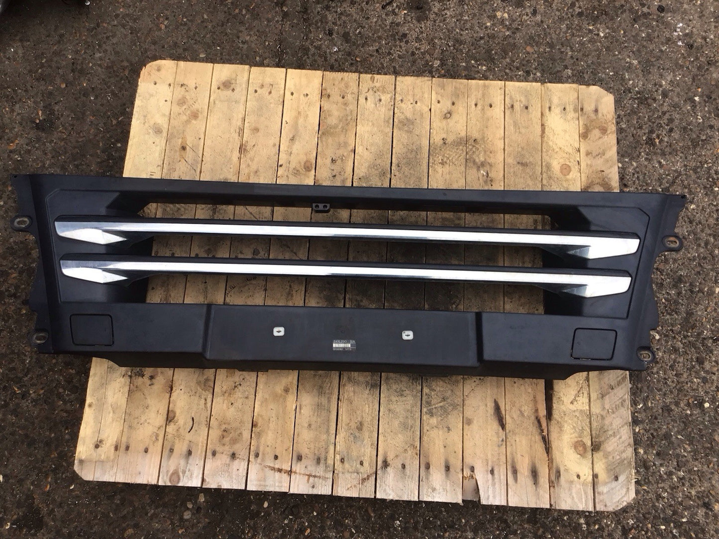 MAN TGX TGS 24.460 FRONT BUMPER GRILL CROME 81416106952 2015-2020