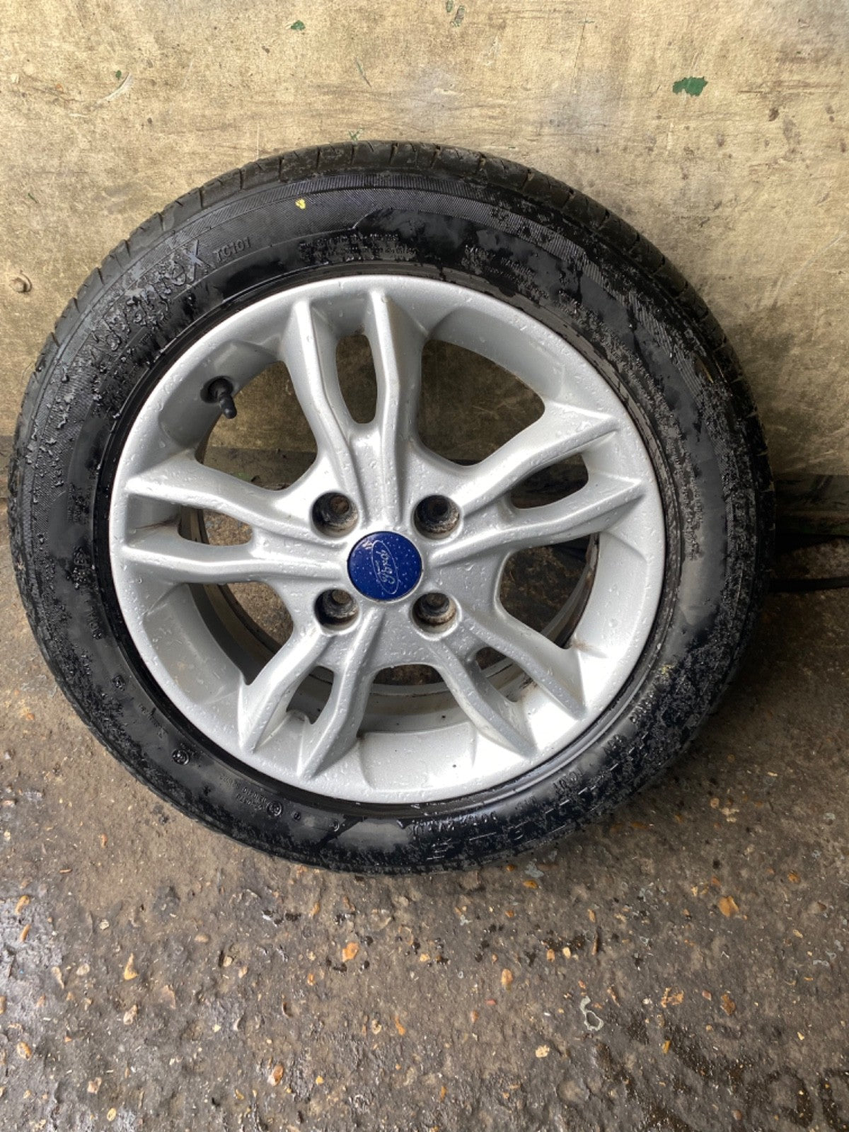 FORD FIESTA MK7 ALLOY WHEEL 15" TYRE 195X55X15 E1BJ-1007-AA 2013-2017