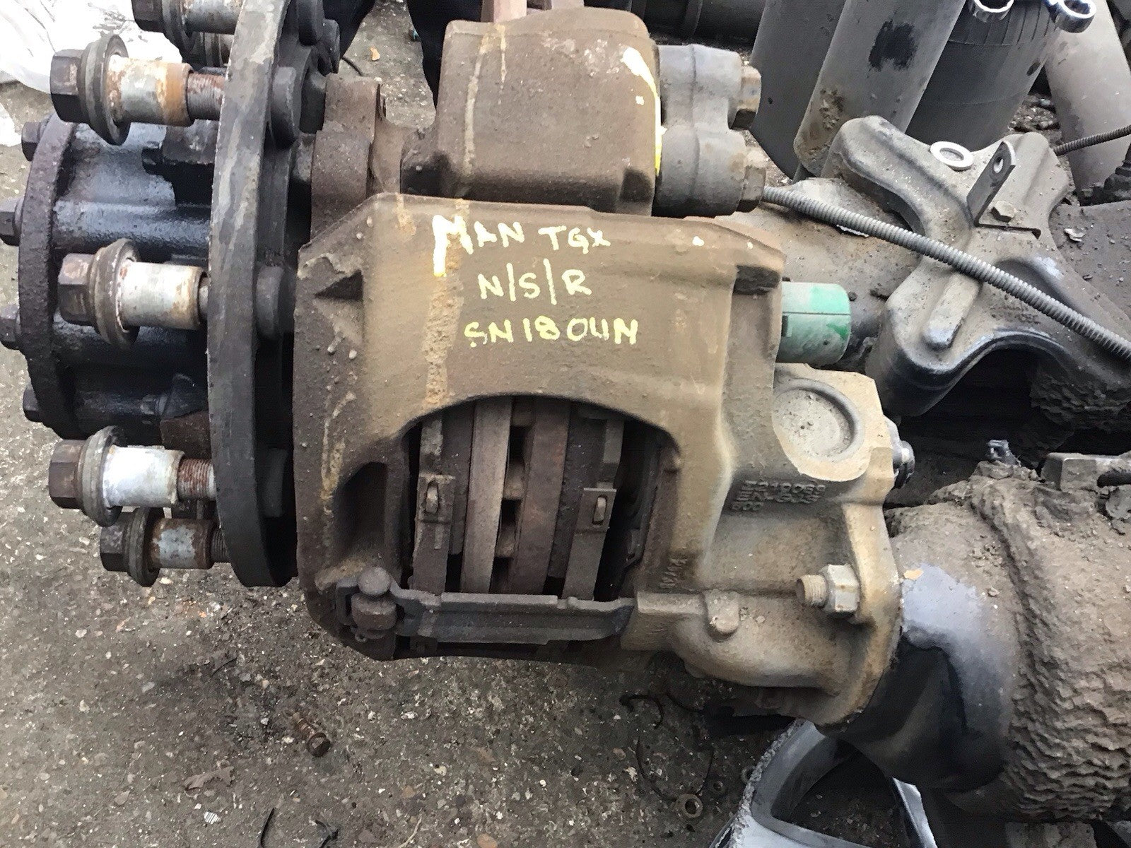 MAN TGX TGS PASSENGER'S SIDE REAR BRAKE CALIPPER AND CARRIER 2015-2020